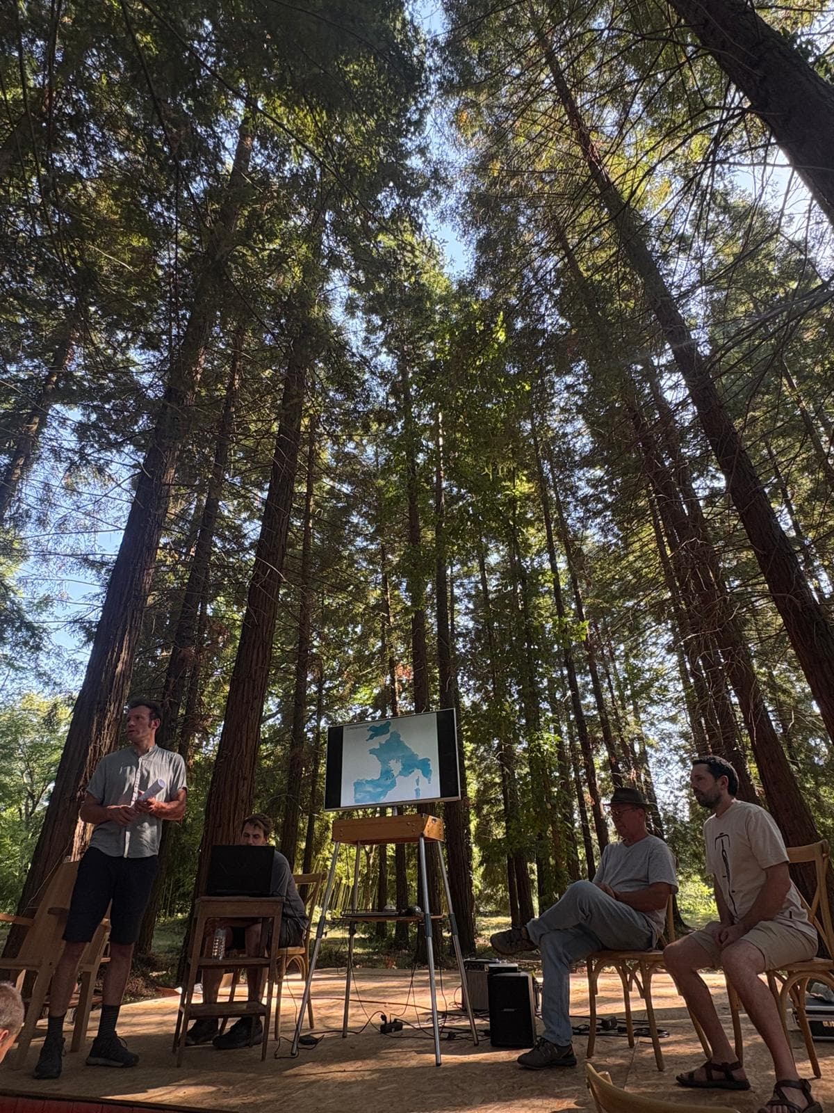 Conférence "Histoire d'un arbre" dans la foret de Séquoia du Domaine