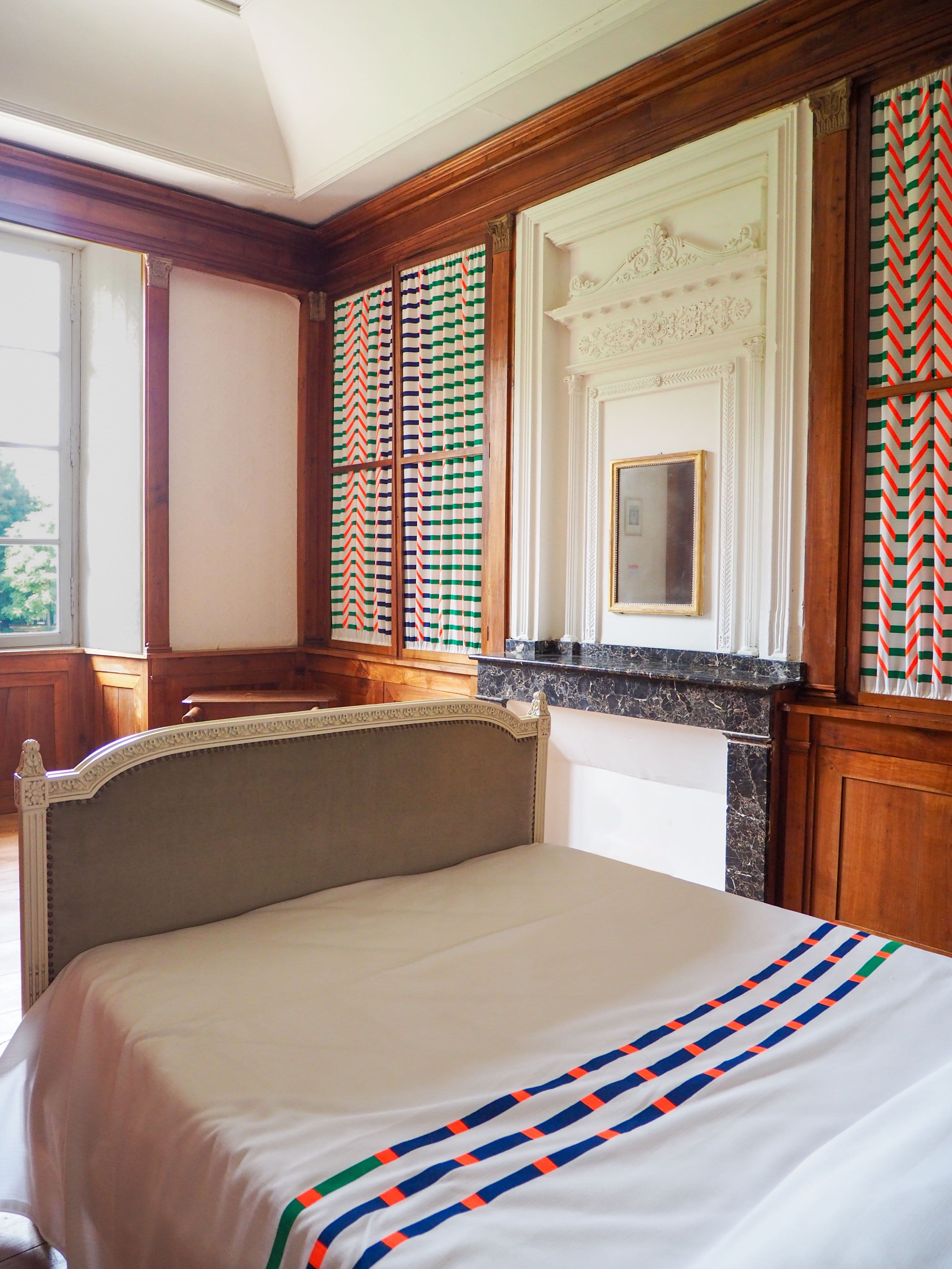 Chambre aux boiseries