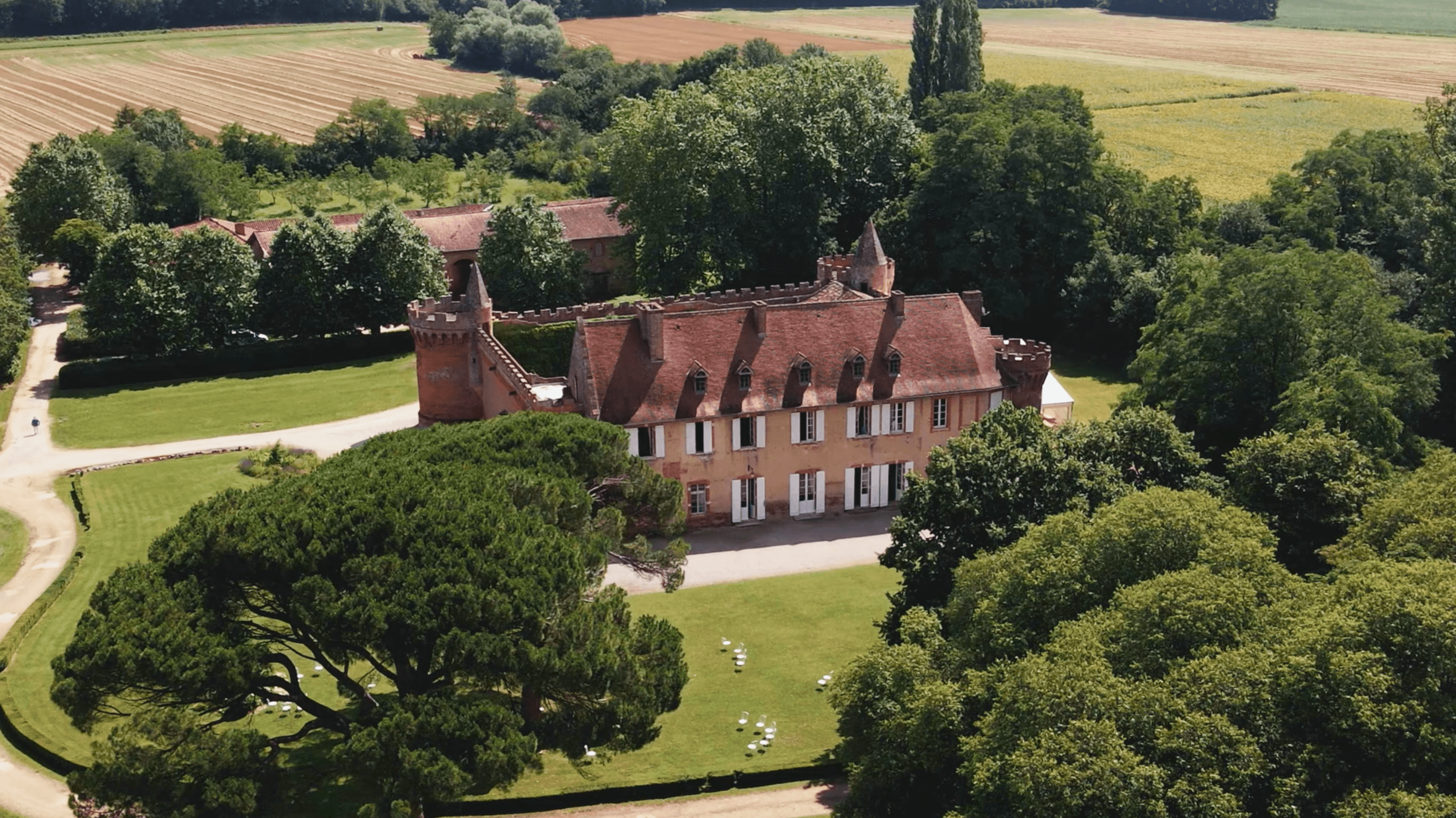 Vue aérienne du château de Palays